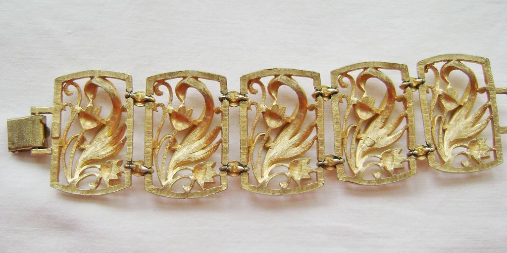 Massive Vintage JUDY LEE Gold Tone Bracelet Massive Vintage JUDY LEE Gold Tone Bracelet
