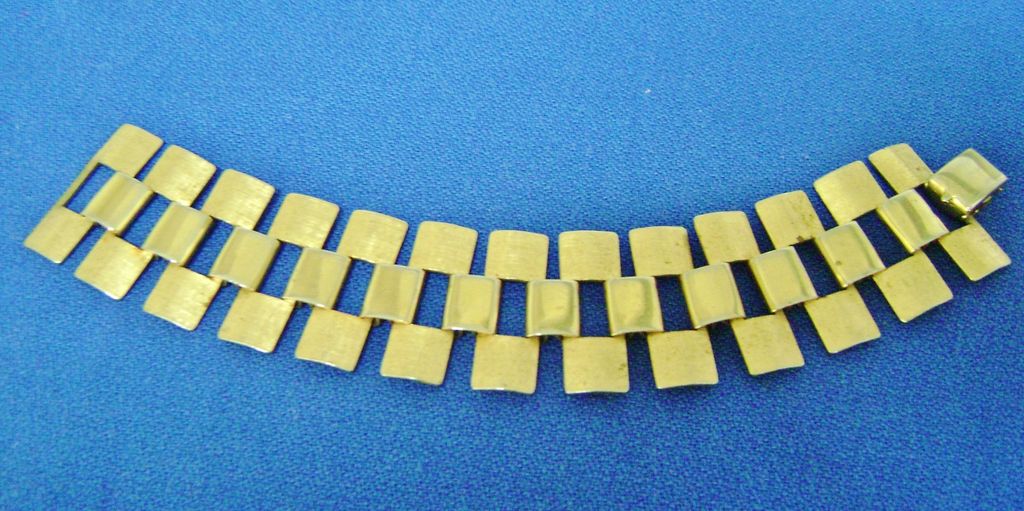 Sarah Coventry Vintage Gold Tone Wide LInk Bracelet Sarah Coventry Vintage Gold Tone Wide LInk Bracelet