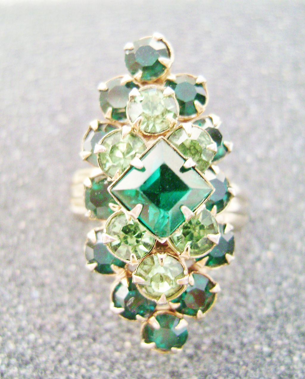 Big Vintage Shades of Green Rhinestone Adjustible Ring Big Vintage Shades of Green Rhinestone Adjustible Ring