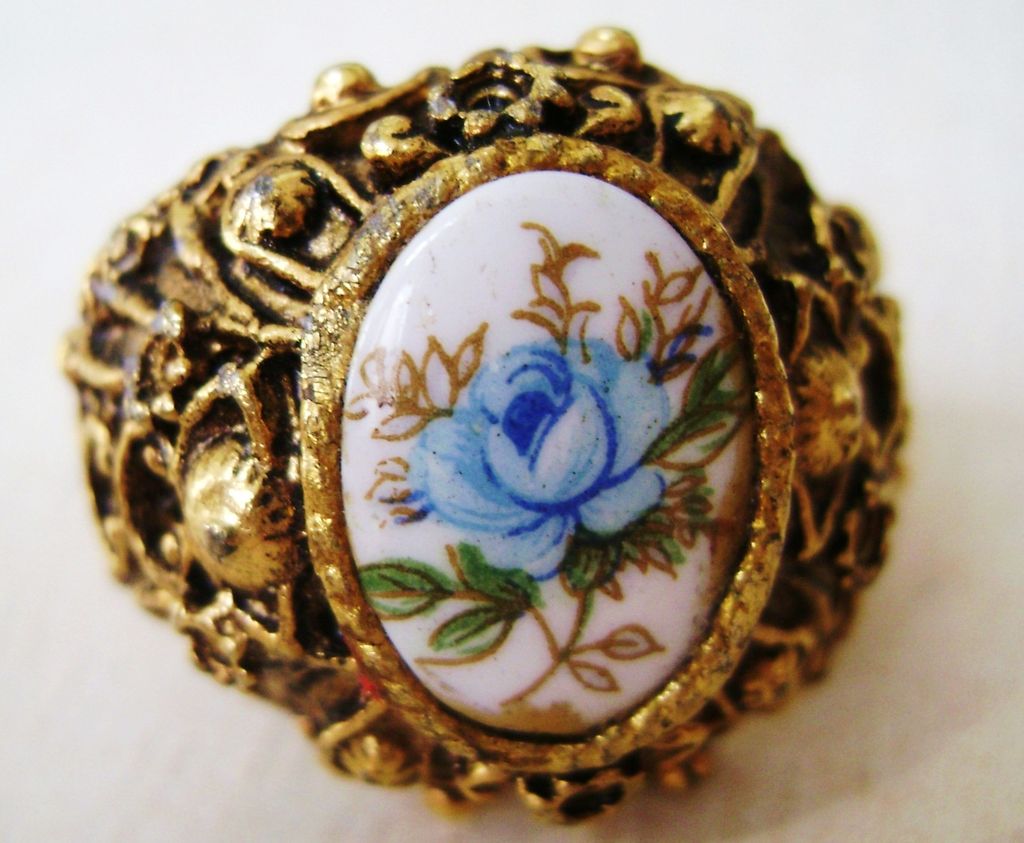 Floral Porcelain Vintage Ring Adjustible Fancy Gold Tone Setting Floral Porcelain Vintage Ring Adjustible Fancy Gold Tone Setting