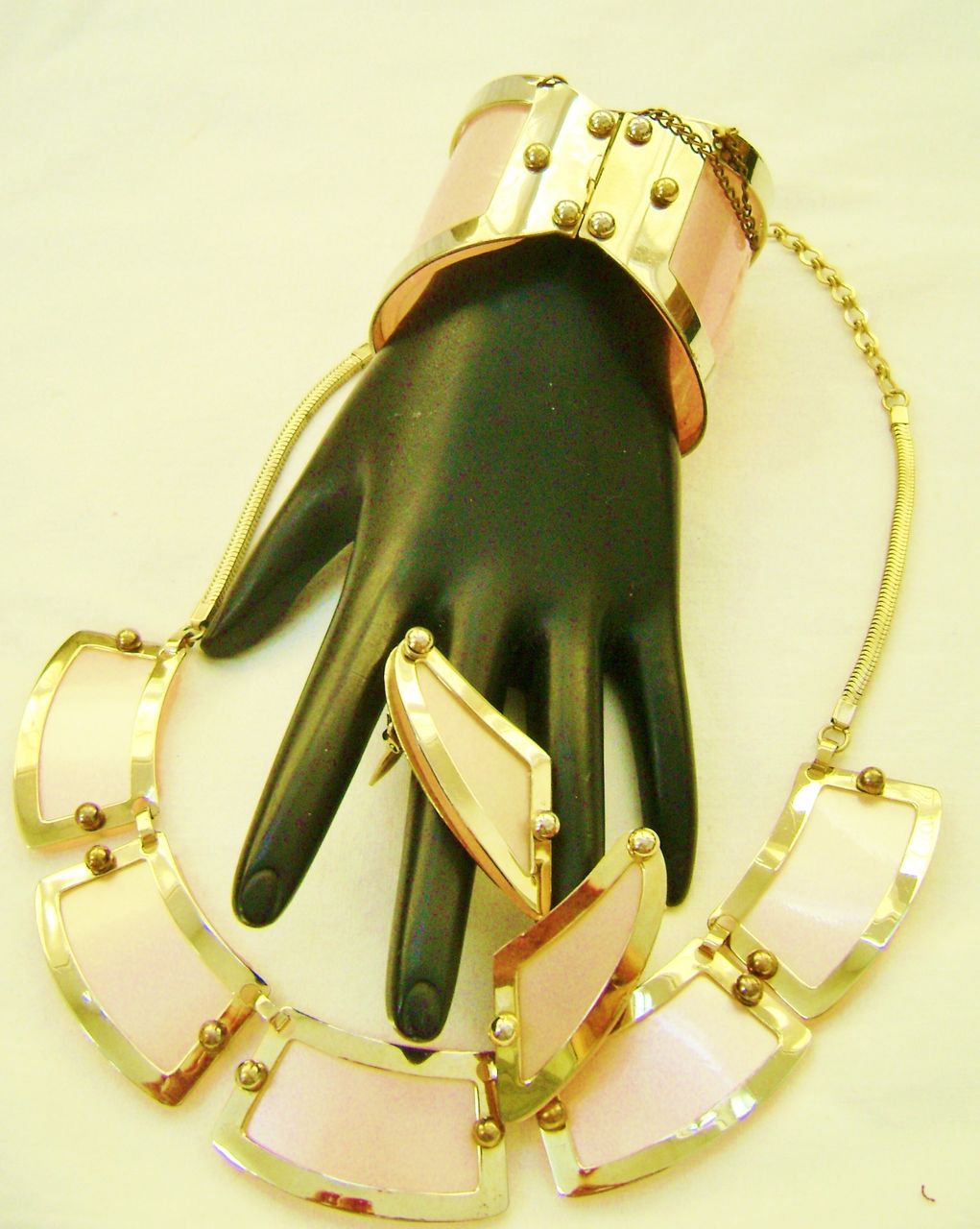 Modernist LERU Pink Acrylic Parure-Choker,Clips, Cuff Modernist LERU Pink Acrylic Parure-Choker,Clips, Cuff