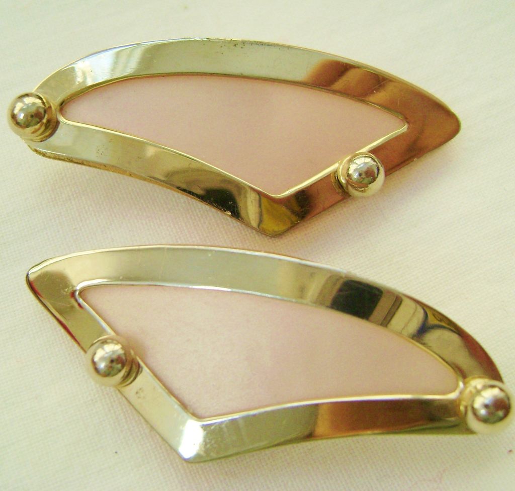 Modernist LERU Pink Acrylic Parure-Choker,Clips, Cuff Modernist LERU Pink Acrylic Parure-Choker,Clips, Cuff