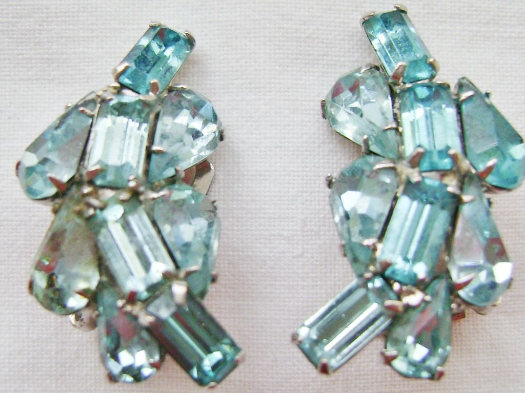 Sparkling Vintage Aqua Blue Rhinestone Clip Earrings Sparkling Vintage Aqua Blue Rhinestone Clip Earrings
