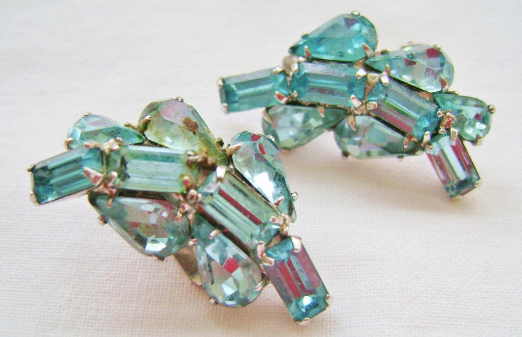 Sparkling Vintage Aqua Blue Rhinestone Clip Earrings Sparkling Vintage Aqua Blue Rhinestone Clip Earrings