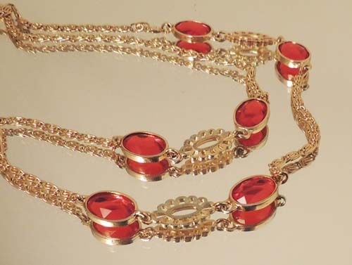 BEZEL SET Lipstick Red Lucite Vintage 36" Gold Chain Necklace BEZEL SET Lipstick Red Lucite Vintage 36" Gold Chain Necklace