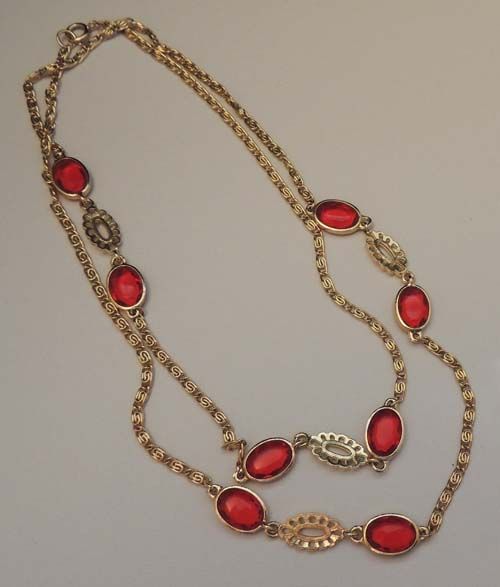 BEZEL SET Lipstick Red Lucite Vintage 36" Gold Chain Necklace BEZEL SET Lipstick Red Lucite Vintage 36" Gold Chain Necklace
