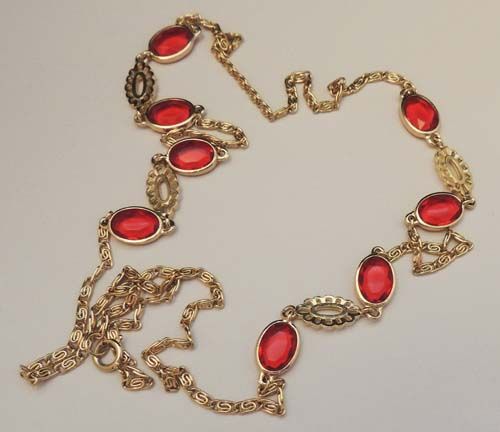 BEZEL SET Lipstick Red Lucite Vintage 36" Gold Chain Necklace BEZEL SET Lipstick Red Lucite Vintage 36" Gold Chain Necklace