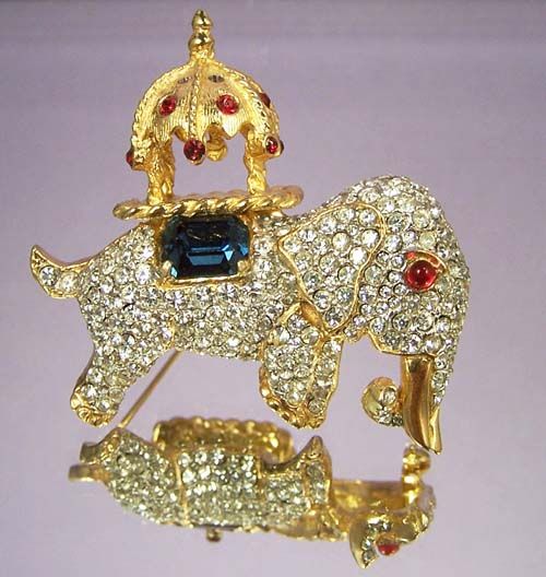 DeNICOLA Vintage Elephant Brooch - Stunning! DeNICOLA Vintage Elephant Brooch - Stunning!