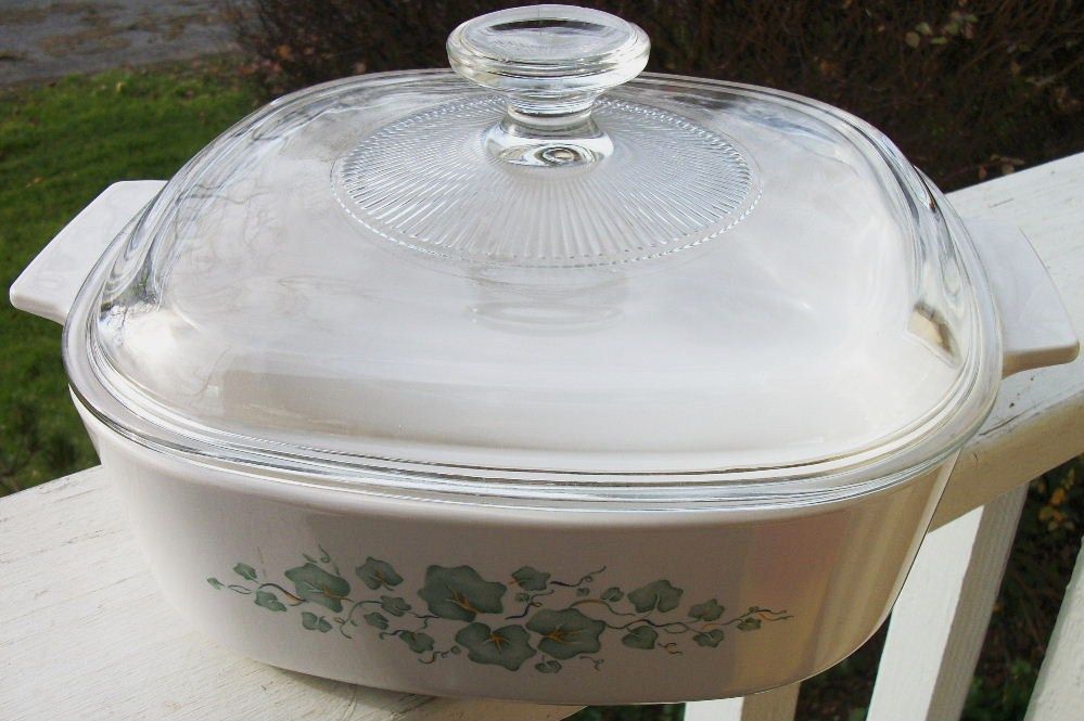 Pyrex 2 Quart Lidded Casserole, Ivy Pattern Pyrex 2 Quart Lidded Casserole, Ivy Pattern