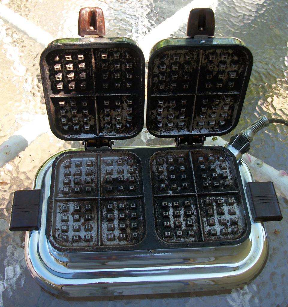 Vintage General Electric Double Waffle Iron, Chrome Vintage General Electric Double Waffle Iron, Chrome