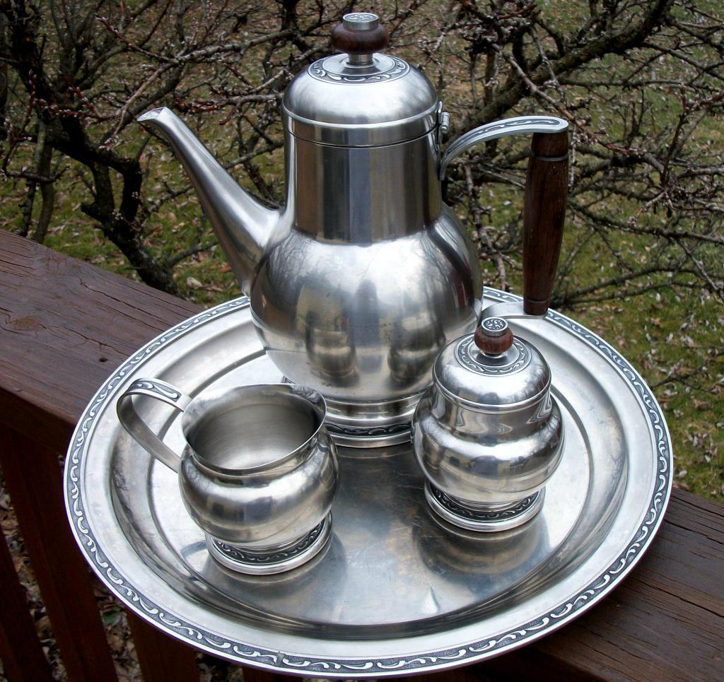 Mid Century Oneida Stainless 5-Piece Tea/Coffee Service Mid Century Oneida Stainless 5-Piece Tea/Coffee Service