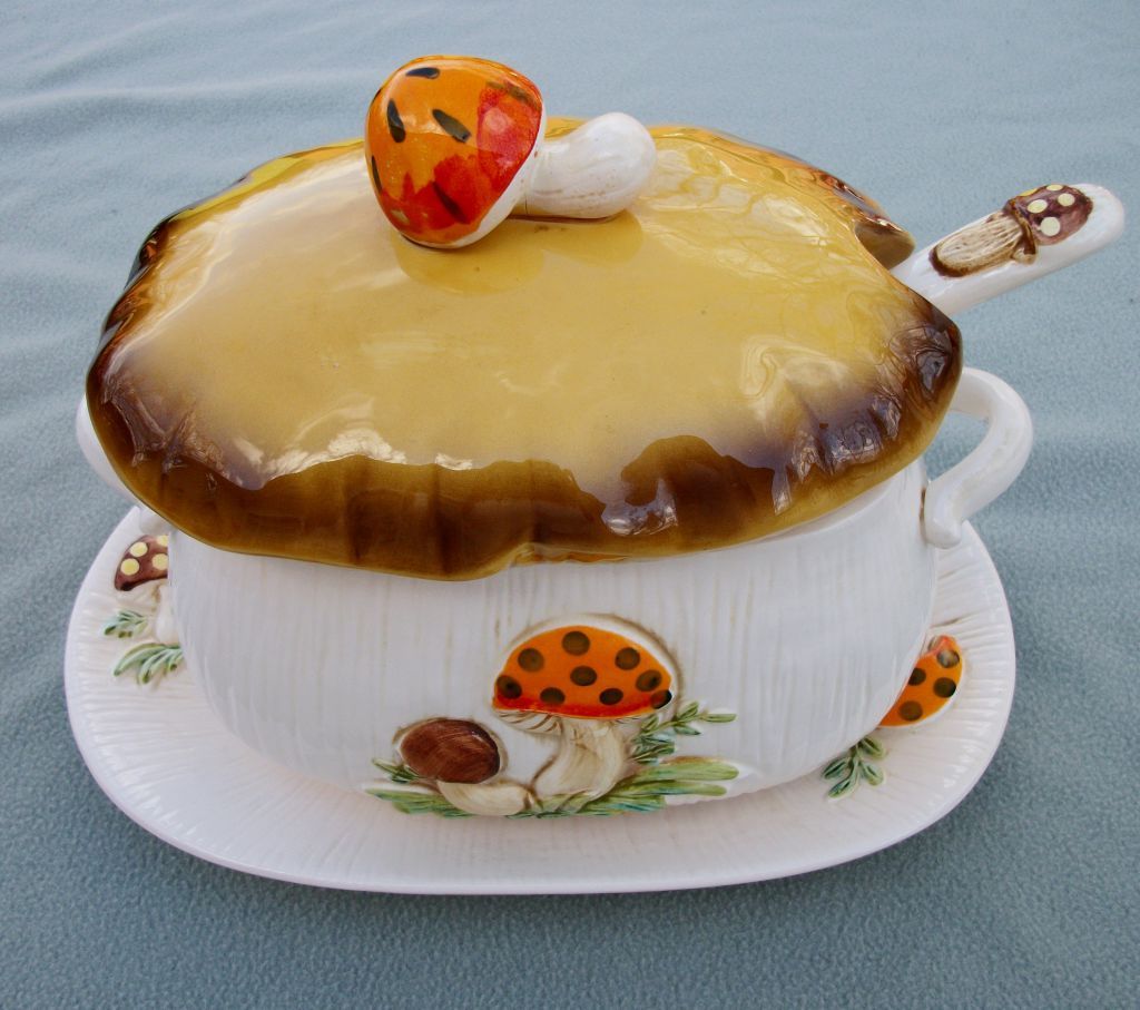 1976 Sears Roebuck Merry Mushroom Soup Tureen, Ladle, Underplate 1976 Sears Roebuck Merry Mushroom Soup Tureen, Ladle, Underplate