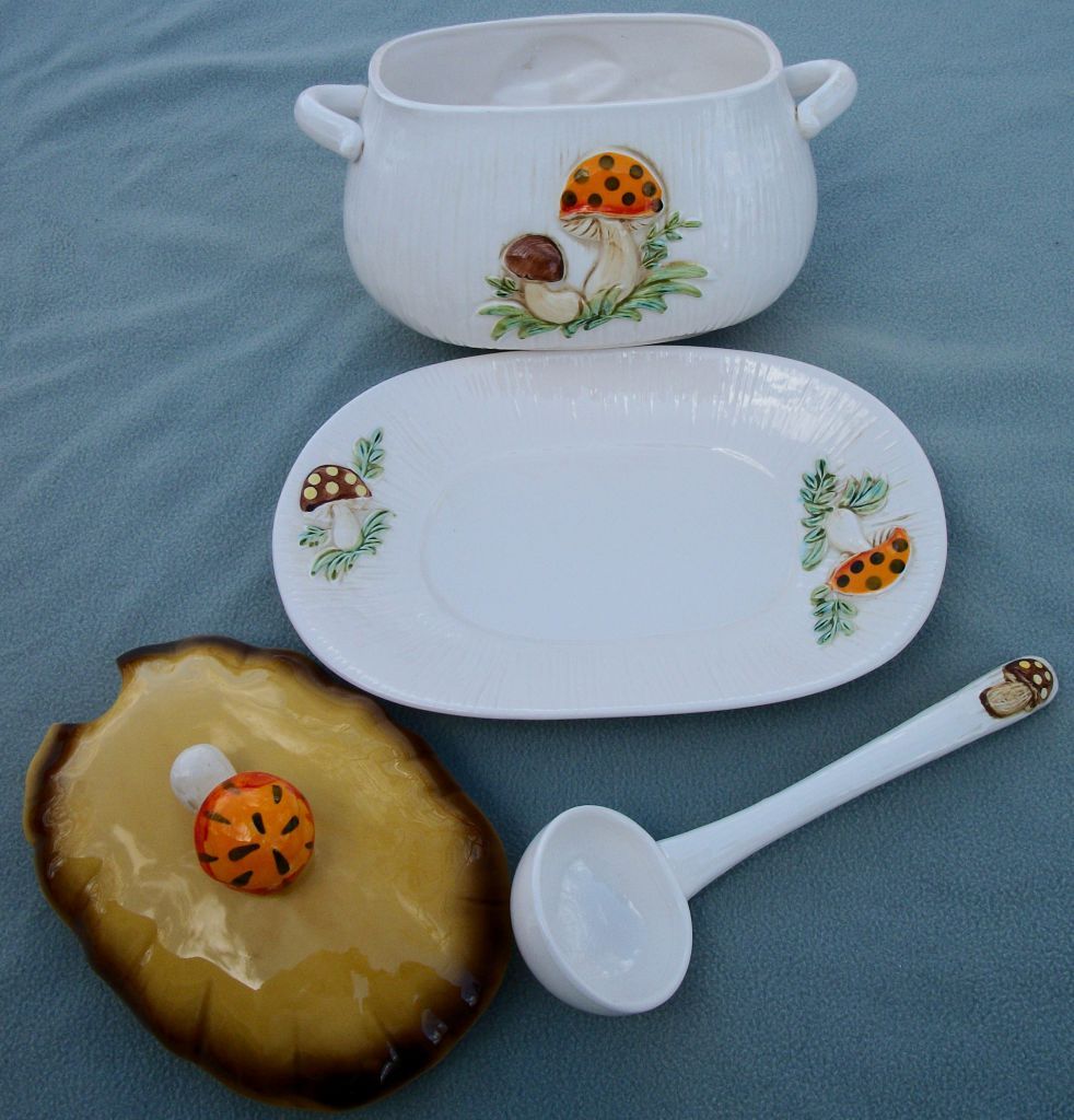 1976 Sears Roebuck Merry Mushroom Soup Tureen, Ladle, Underplate 1976 Sears Roebuck Merry Mushroom Soup Tureen, Ladle, Underplate