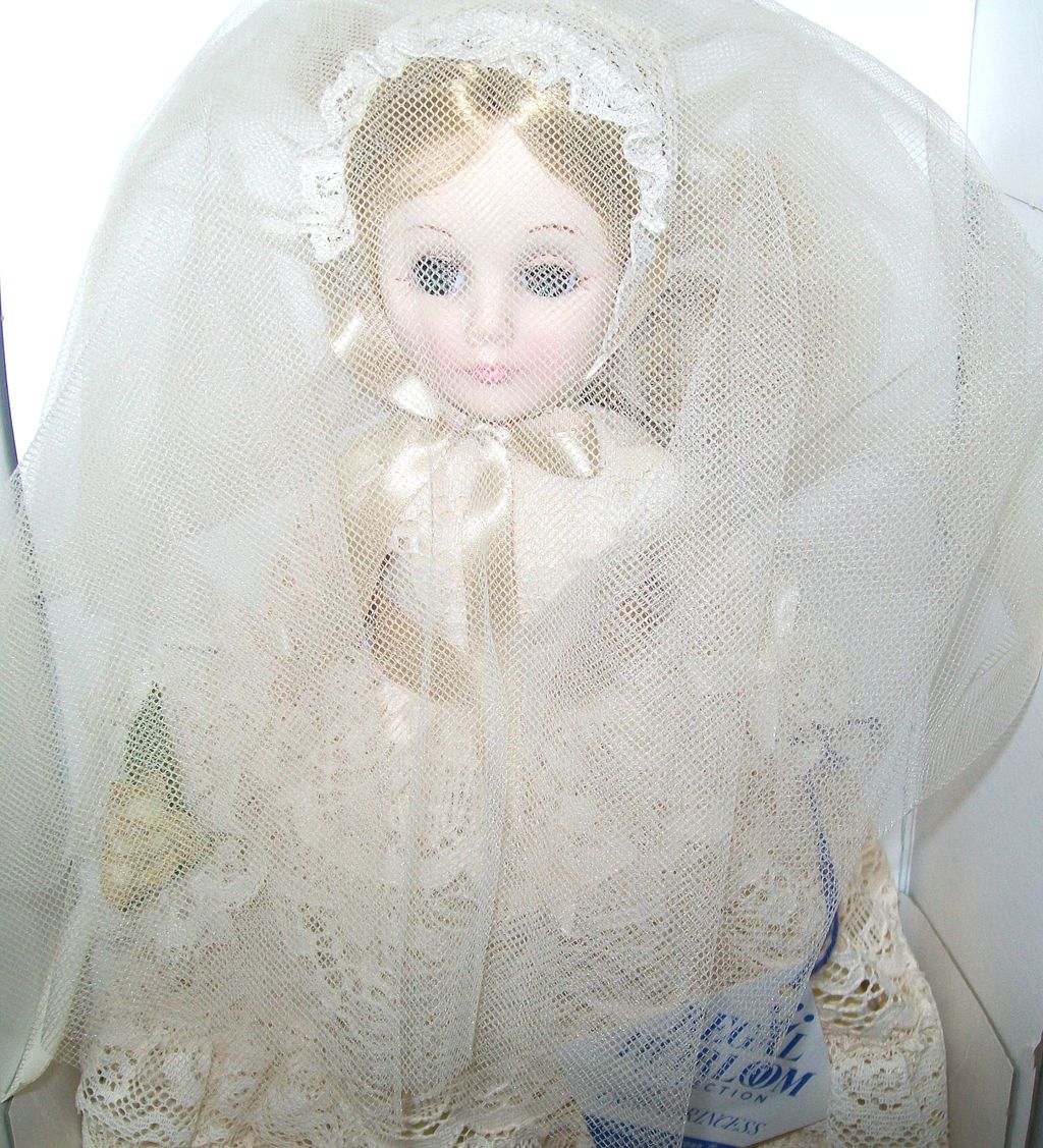 Effanbee Regal Heirloom Collection Crown Princess in Original Box Effanbee Regal Heirloom Collection Crown Princess in Original Box