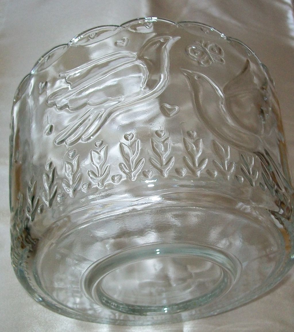 Beautiful Dove Theme Scallop Edge Large Glass Parfait Bowl Beautiful Dove Theme Scallop Edge Large Glass Parfait Bowl