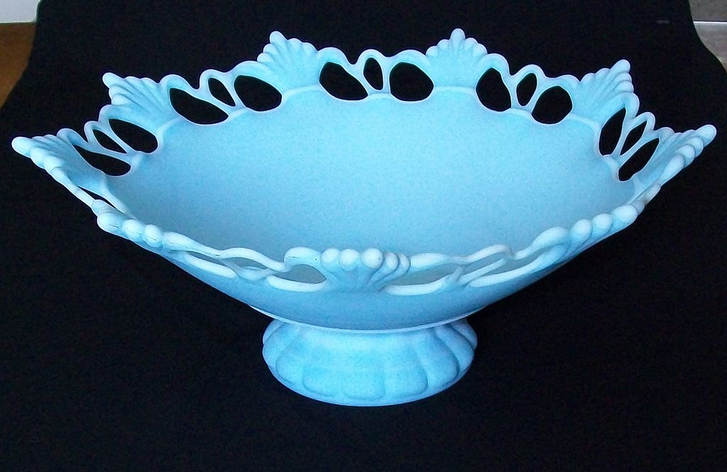 Beautiful Soft Blue Westmoreland Ring and Petal Flared Bowl Beautiful Soft Blue Westmoreland Ring and Petal Flared Bowl
