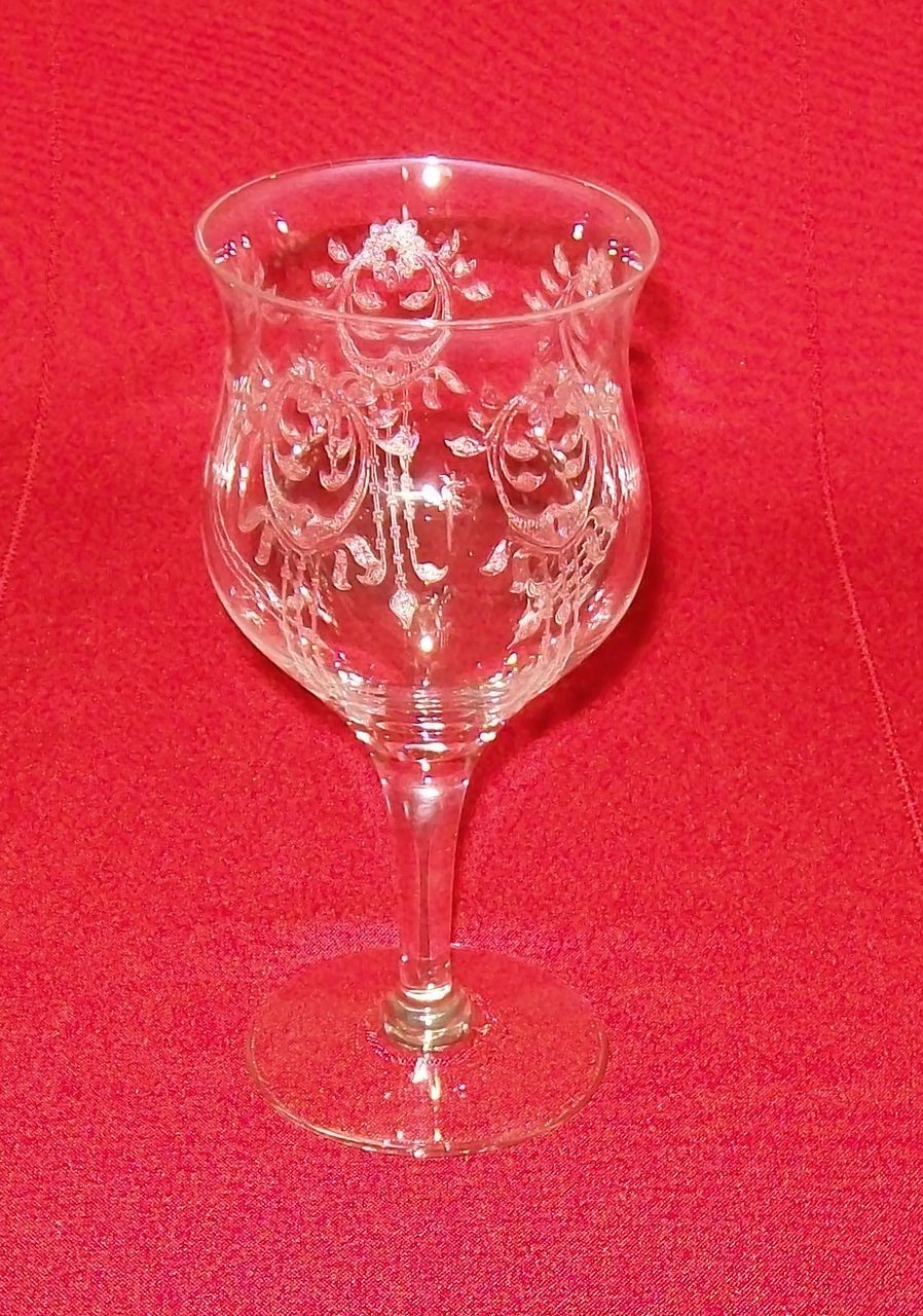 Elegant Vintage Etched Glass Claret - Large Wine Goblet Elegant Vintage Etched Glass Claret - Large Wine Goblet