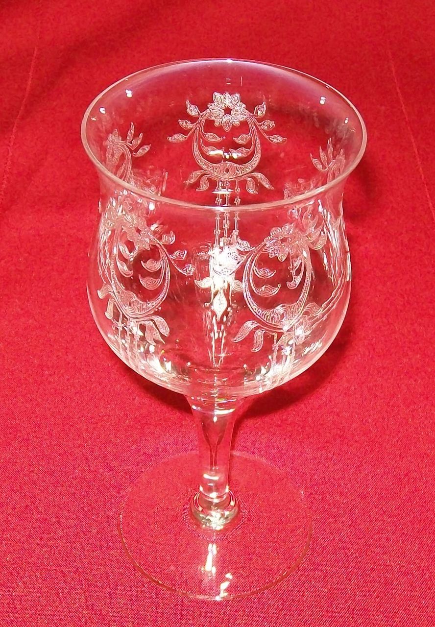 Elegant Vintage Etched Glass Claret - Large Wine Goblet Elegant Vintage Etched Glass Claret - Large Wine Goblet
