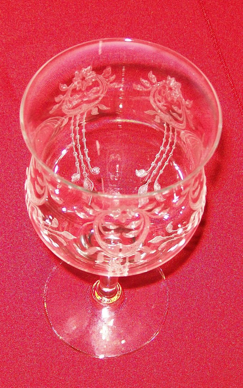 Elegant Vintage Etched Glass Claret - Large Wine Goblet Elegant Vintage Etched Glass Claret - Large Wine Goblet