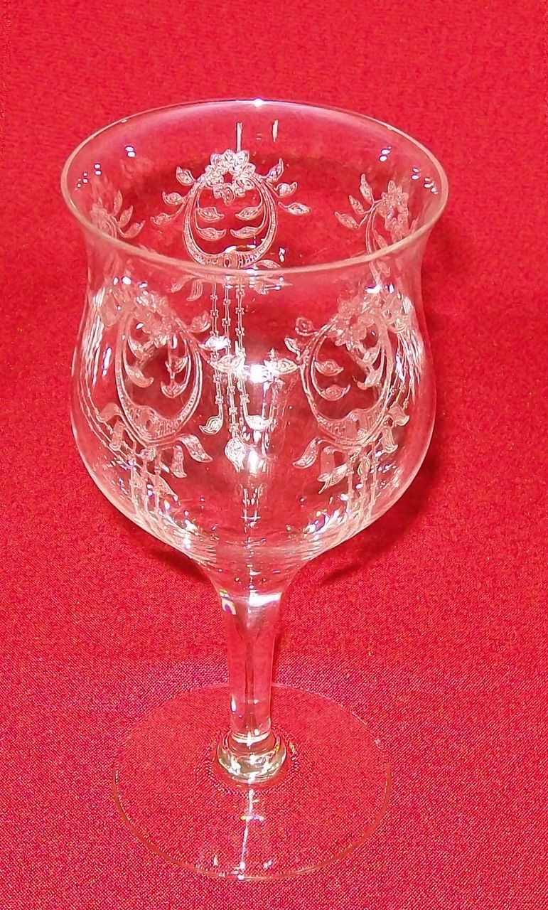 Elegant Vintage Etched Glass Claret - Large Wine Goblet Elegant Vintage Etched Glass Claret - Large Wine Goblet