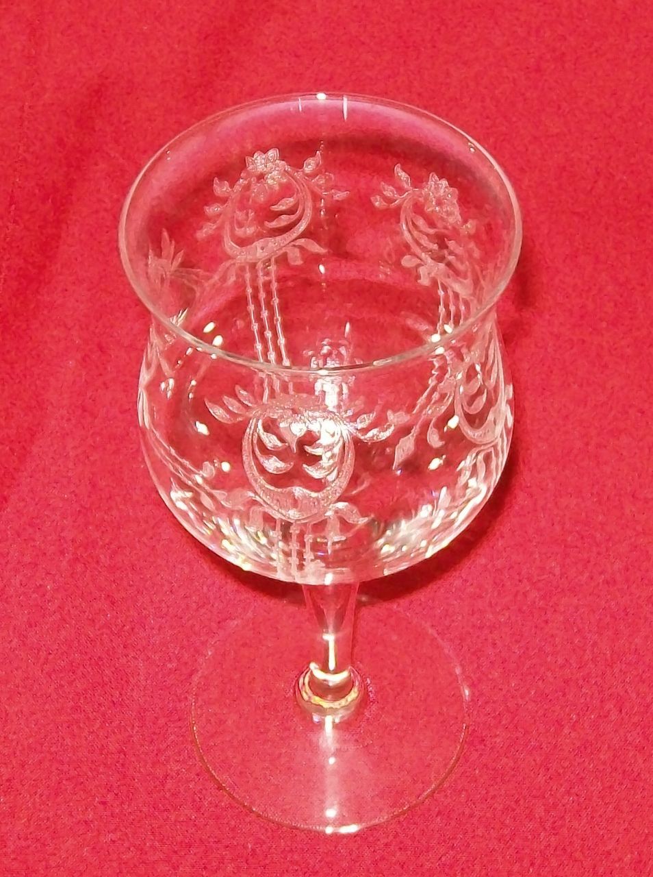 Elegant Vintage Etched Glass Claret - Large Wine Goblet Elegant Vintage Etched Glass Claret - Large Wine Goblet