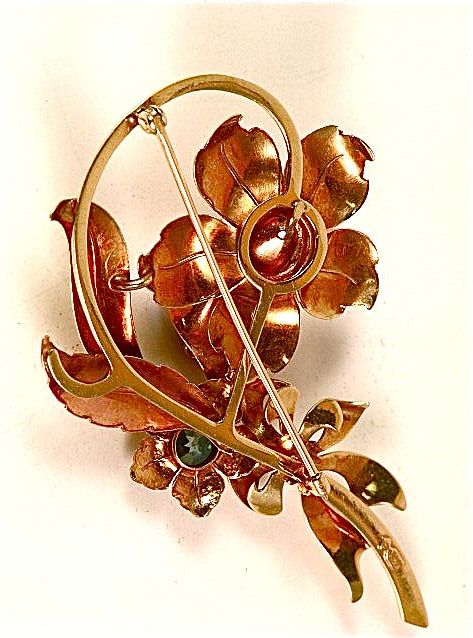 14K Gold with 1 Carat Blue Zircon and Three Shades of Gold Brooch 14K Gold with 1 Carat Blue Zircon and Three Shades of Gold Brooch