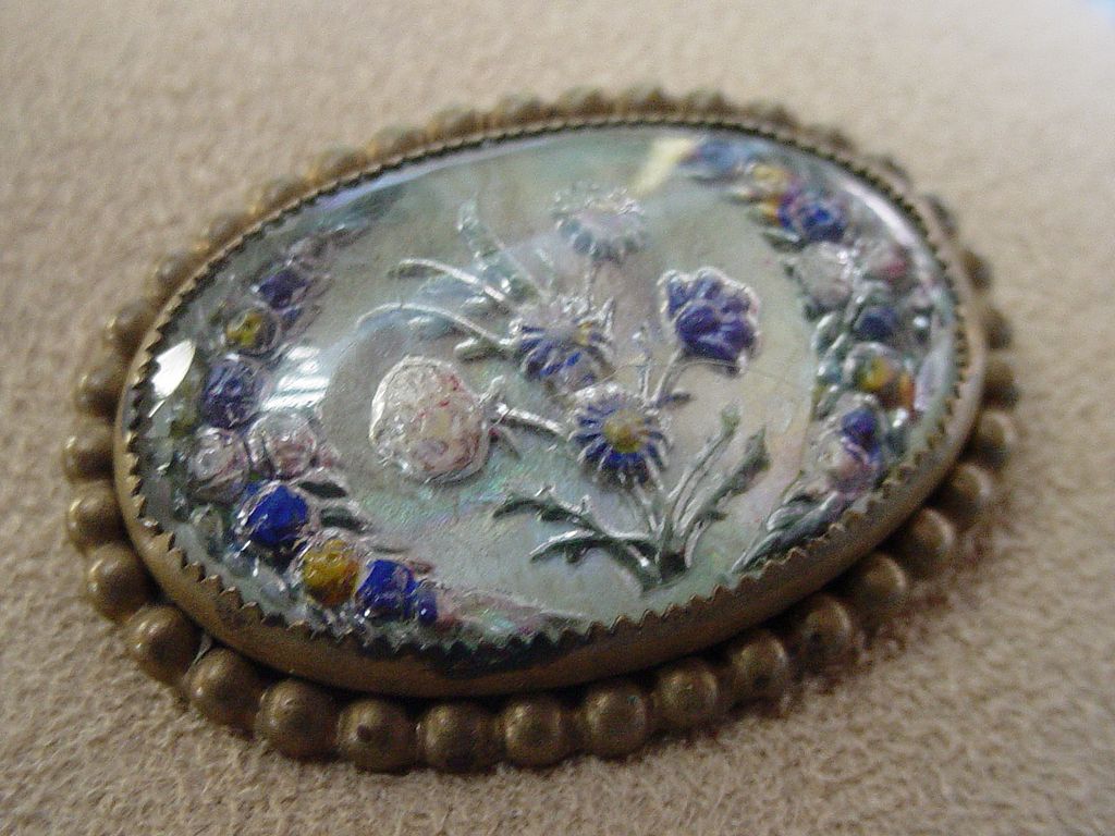Victorian Floral Mother of Pearl & Paperweight Glass Pin Brooch Victorian Floral Mother of Pearl & Paperweight Glass Pin Brooch