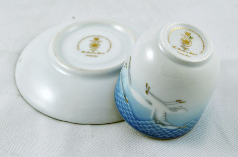 FREE SHIPPING 1950's 1950s Tea Cup Saucer The Danbury Mint Blue to White Gradient Seagulls Flying Gold Gilt Rim Tea Party FREE SHIPPING 1950's 1950s Tea Cup Saucer The Danbury Mint Blue to White Gradient Seagulls Flying Gold Gilt Rim Tea Party