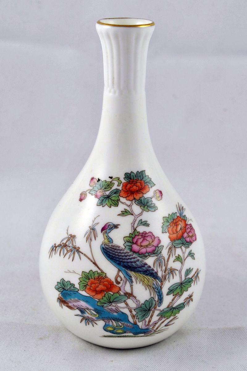 :21:45 PM) Kenneth Varner: Classic pattern Kutani Crane Two birds among beautiful hand painted floral motifs Rare to see a pair... Measures: 5" by 2" FREE SHIPPING 1960's 1960s Home Decor Pair of Wedgewood Kutani Crane Made in England Vases Engl :21:45 PM) Kenneth Varner: Classic pattern Kutani Crane Two birds among beautiful hand painted floral motifs Rare to see a pair... Measures: 5" by 2" FREE SHIPPING 1960's 1960s Home Decor Pair of Wedgewood Kutani Crane Made in England Vases Engl