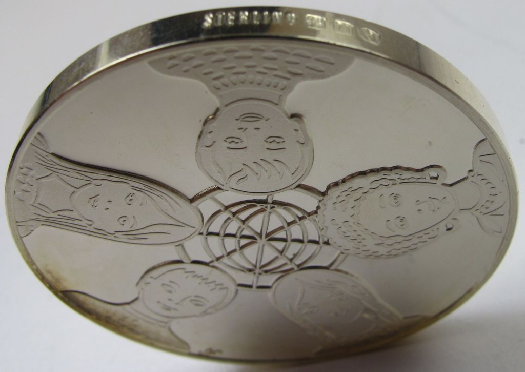 Vintage 1971 Sterling Silver Round Bullion - United Nations Children's Fund Vintage 1971 Sterling Silver Round Bullion - United Nations Children's Fund