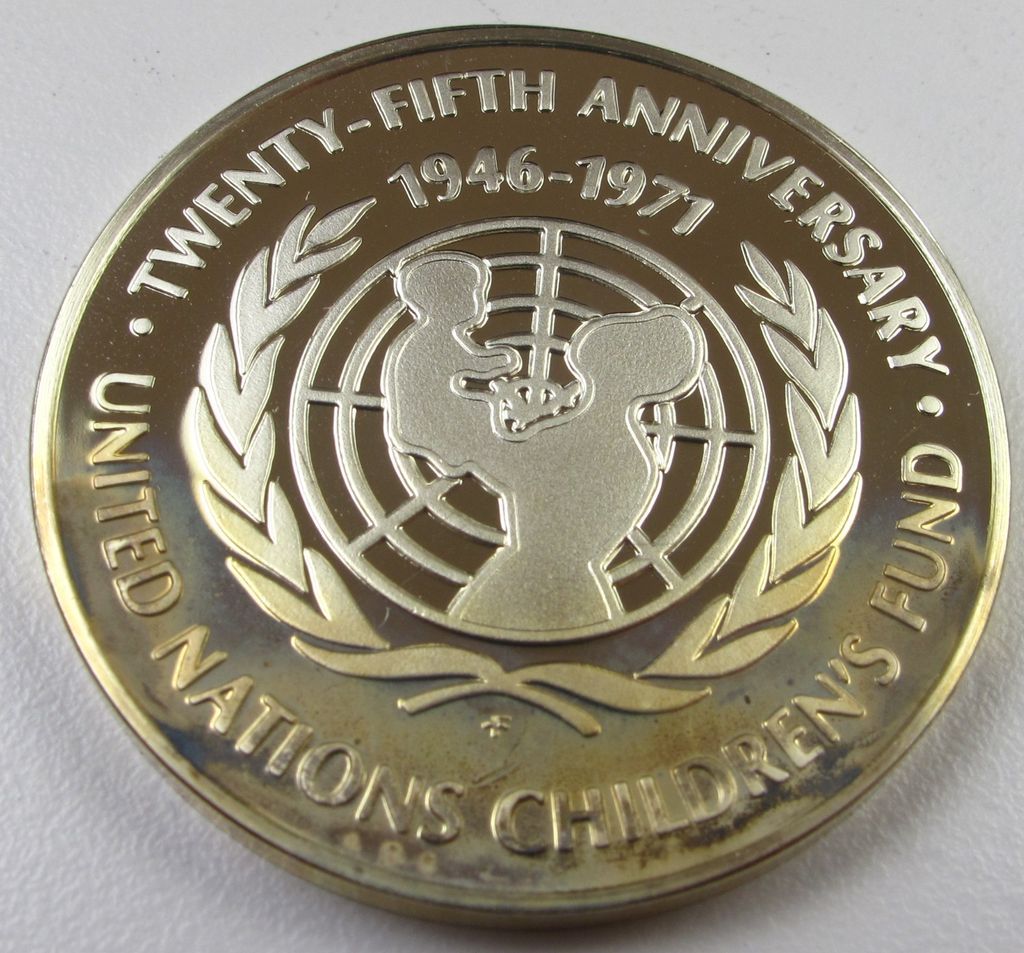 Vintage 1971 Sterling Silver Round Bullion - United Nations - Peace Vintage 1971 Sterling Silver Round Bullion - United Nations - Peace