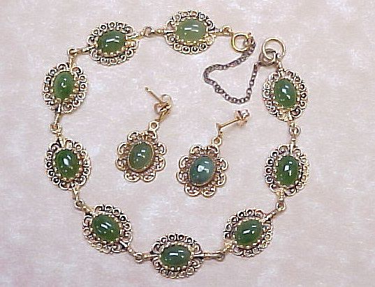 Vintage SET Jade Bracelet & Earrings 14k Yellow Gold Vintage SET Jade Bracelet & Earrings 14k Yellow Gold