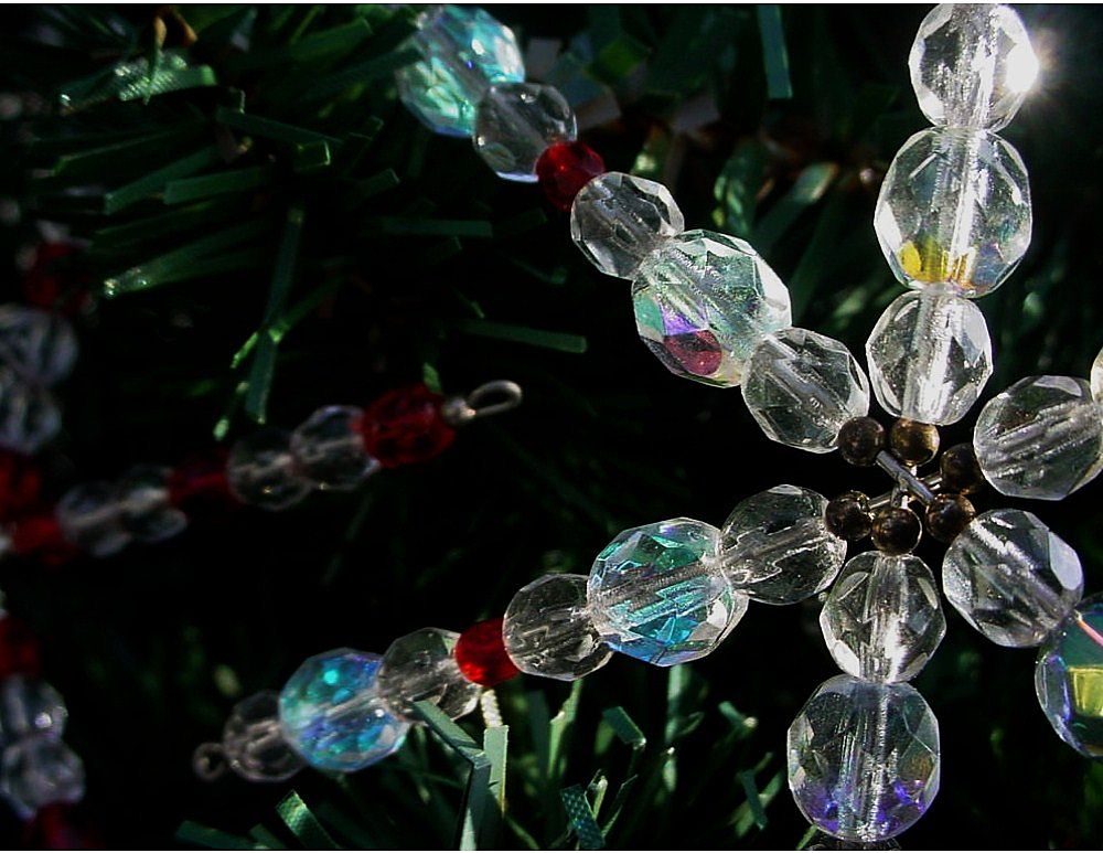 Set 2 Beaded Glass Snowflakes For Your Christmas Tree - Crystal / Red Set 2 Beaded Glass Snowflakes For Your Christmas Tree - Crystal / Red