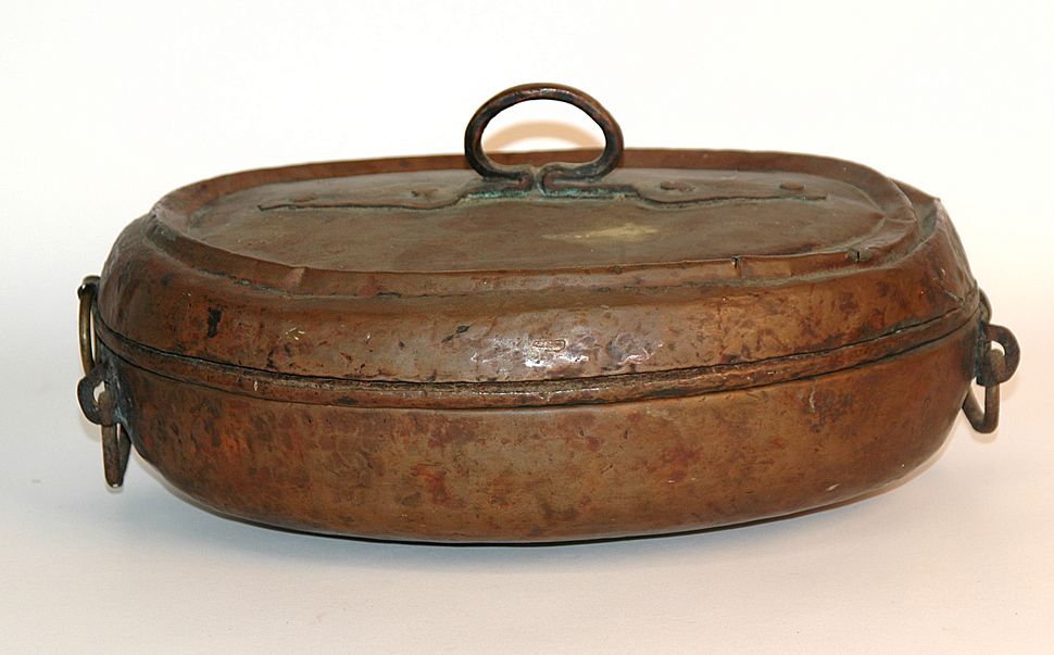 Rare Early Hand Hammered Oval Covered Copper Pot Rare Early Hand Hammered Oval Covered Copper Pot