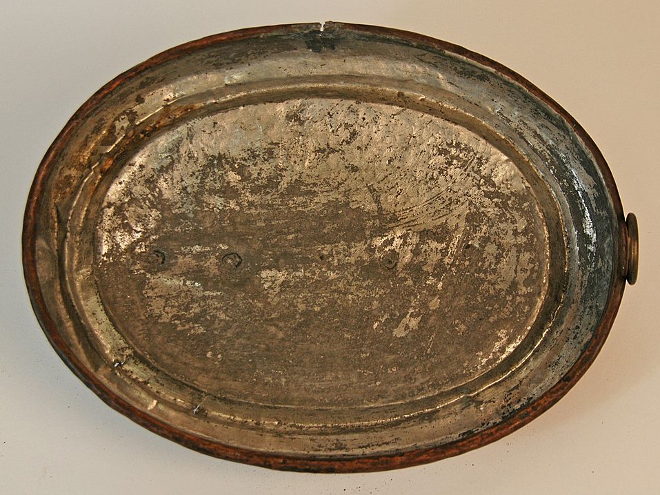 Rare Early Hand Hammered Oval Covered Copper Pot Rare Early Hand Hammered Oval Covered Copper Pot