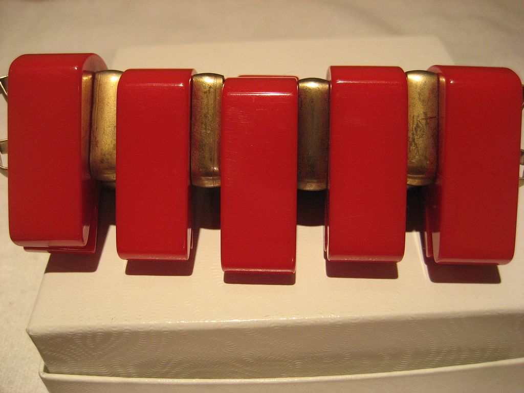 Bakelite Red Stretch Vintage Bracelet Bakelite Red Stretch Vintage Bracelet