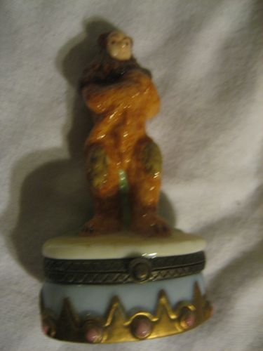 Wizard Of Oz Cowardly Lion Porcelain Hinge Box Wizard Of Oz Cowardly Lion Porcelain Hinge Box