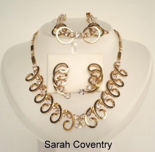 Elegant Vintage Sarah Coventry Celestial Fire Parure Rhinestones Bright Gold Tone Metal Elegant Vintage Sarah Coventry Celestial Fire Parure Rhinestones Bright Gold Tone Metal