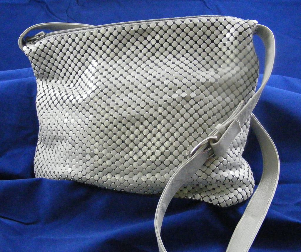 Vintage Whiting & Davis Metal Mesh Handbag Vintage Whiting & Davis Metal Mesh Handbag