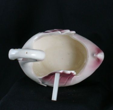 Maddux of California Pottery Swan 415 in Pink and White Maddux of California Pottery Swan 415 in Pink and White