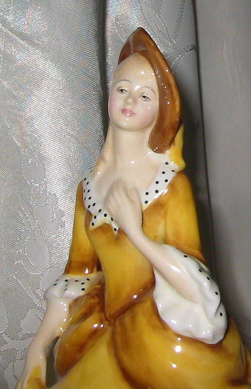 Royal Doulton - Sandra HN 2275 - So Pretty! Royal Doulton - Sandra HN 2275 - So Pretty!