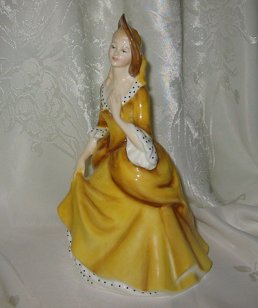Royal Doulton - Sandra HN 2275 - So Pretty! Royal Doulton - Sandra HN 2275 - So Pretty!