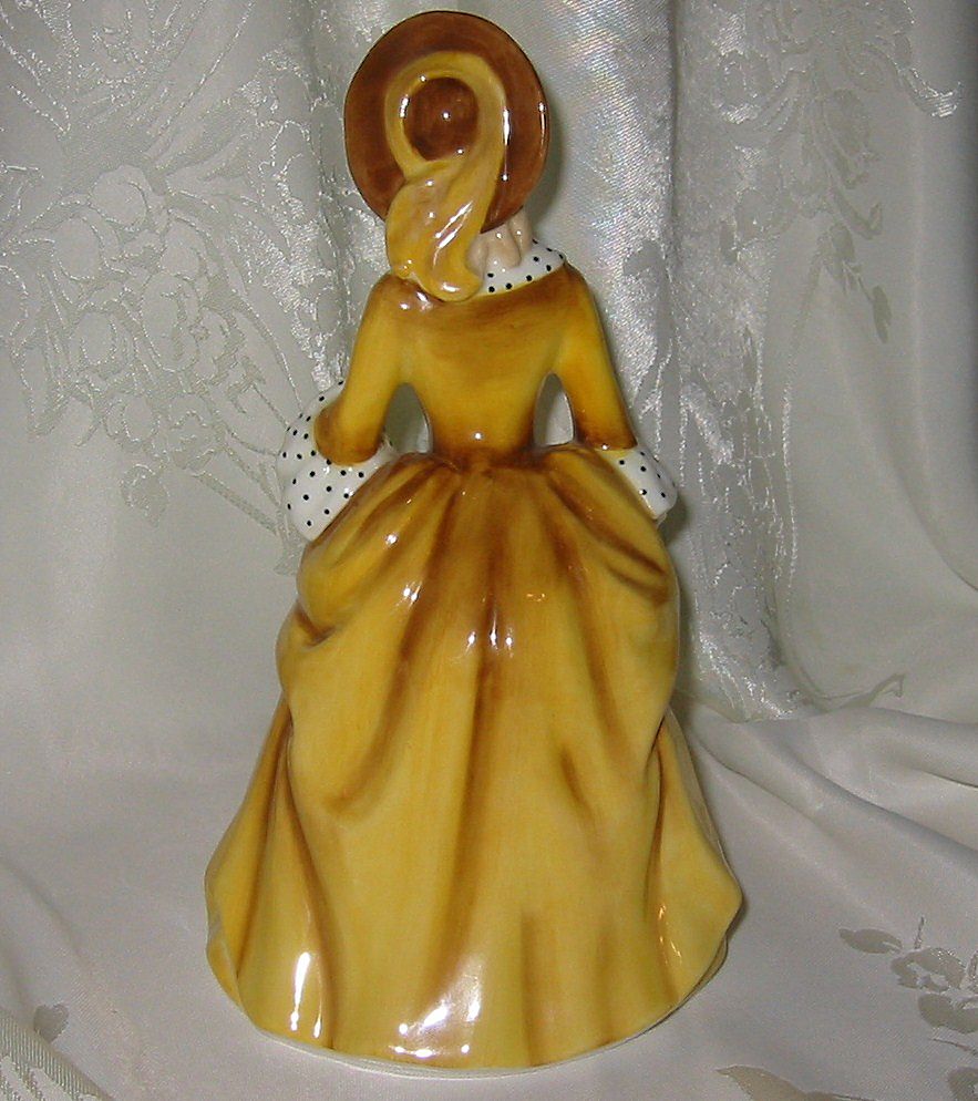 Royal Doulton - Sandra HN 2275 - So Pretty! Royal Doulton - Sandra HN 2275 - So Pretty!