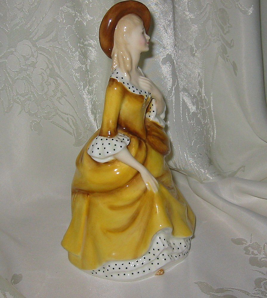 Royal Doulton - Sandra HN 2275 - So Pretty! Royal Doulton - Sandra HN 2275 - So Pretty!