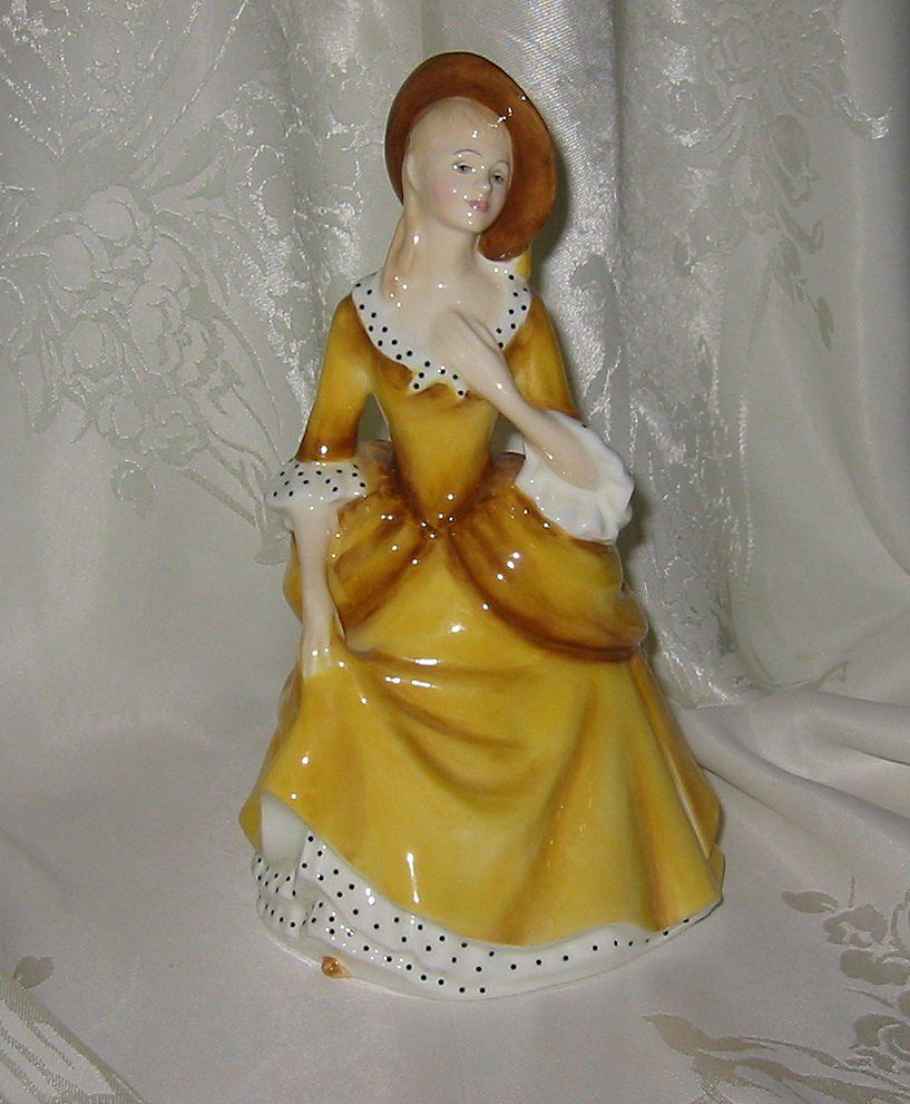 Royal Doulton - Sandra HN 2275 - So Pretty! Royal Doulton - Sandra HN 2275 - So Pretty!