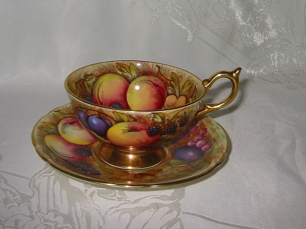 Aynsley - Golden Orchard Fruits Teacup Set - signed Aynsley - Golden Orchard Fruits Teacup Set - signed