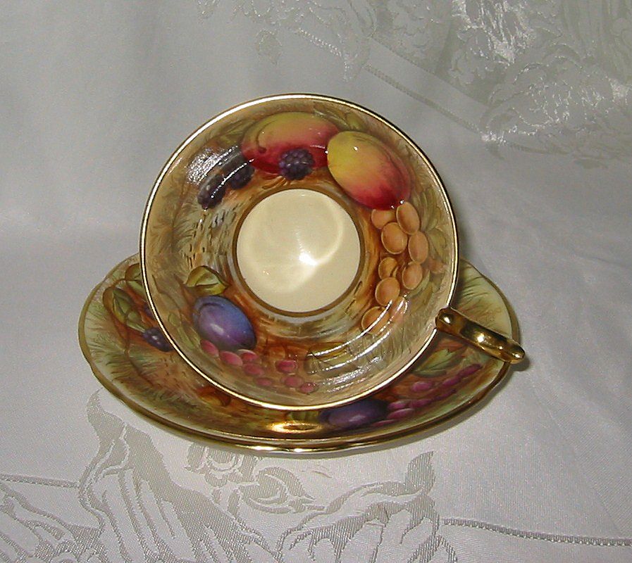Aynsley - Golden Orchard Fruits Teacup Set - signed Aynsley - Golden Orchard Fruits Teacup Set - signed