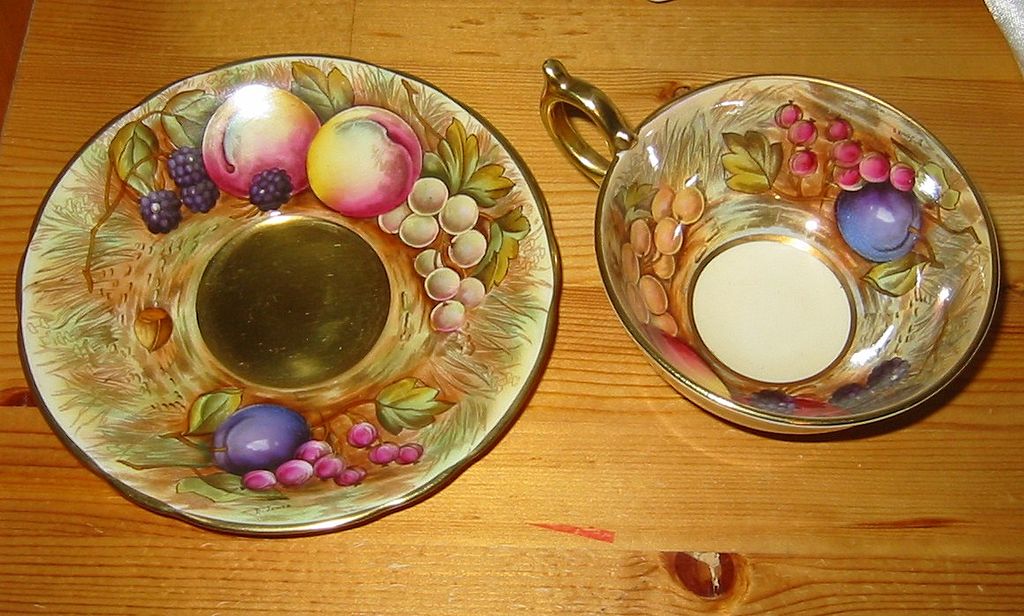 Aynsley - Golden Orchard Fruits Teacup Set - signed Aynsley - Golden Orchard Fruits Teacup Set - signed