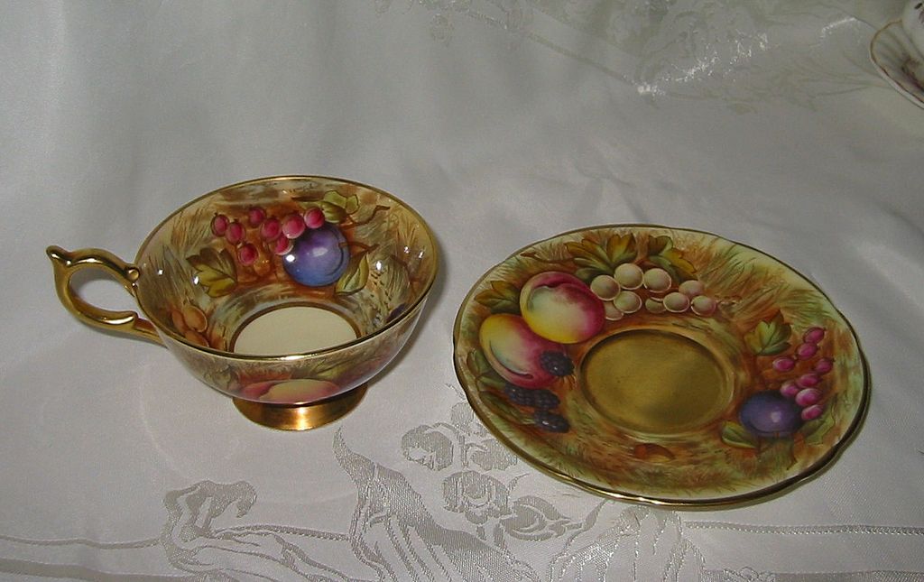 Aynsley - Golden Orchard Fruits Teacup Set - signed Aynsley - Golden Orchard Fruits Teacup Set - signed