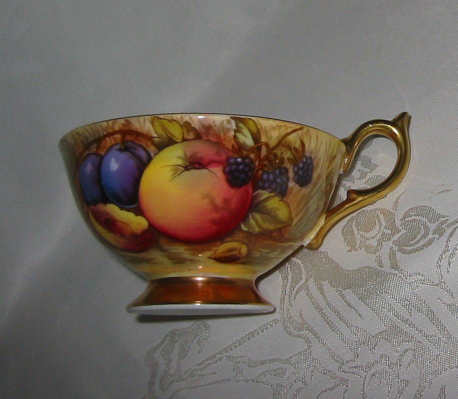 Aynsley - Golden Orchard Fruits Teacup Set - signed Aynsley - Golden Orchard Fruits Teacup Set - signed